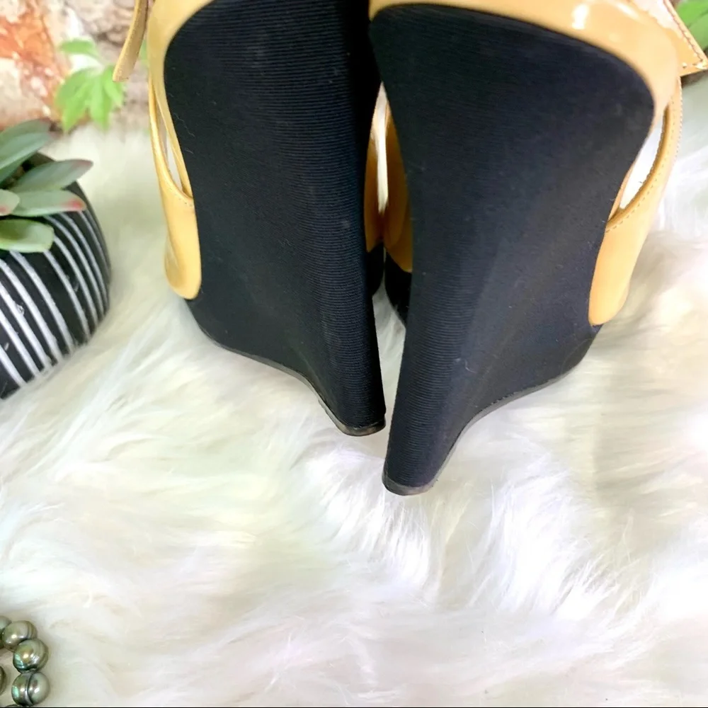 KATE SPADE Nude/Gold Quiet Luxury Minimalist Peep Toe Patent Wedges, 8B